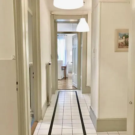 Apartment 145 * Spacious Bright And Charming