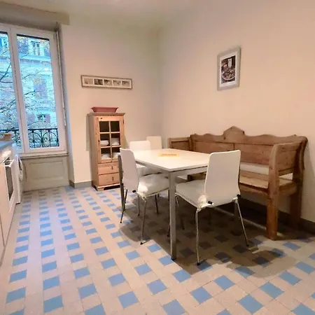Apartment 145 * Spacious Bright And Charming *