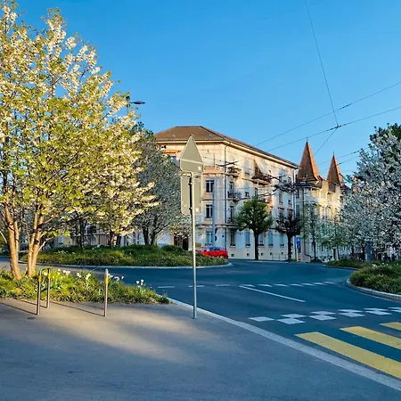145 * Spacious Bright And Charming